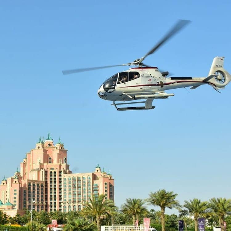 Voo de helicóptero dos destaques do Dubai