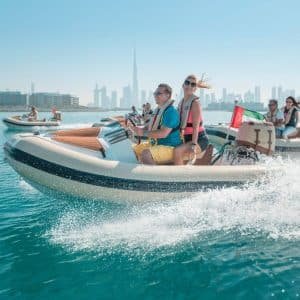 Speed Boat 90 min: Prendi il controllo e naviga a tuo piacimento