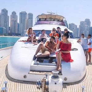 Yacht cruise with breakfast or barbecue departing from Dubai marina